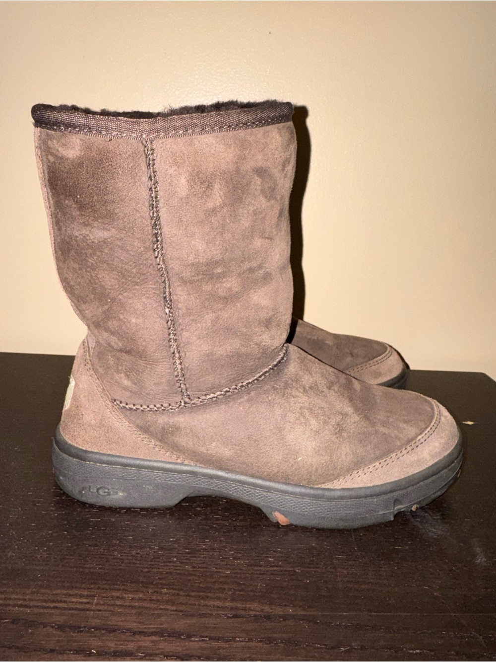 UGG Women's Brown Boots With Rubber Sole, Leather Upper & Sheepskin Lining, Sz 8